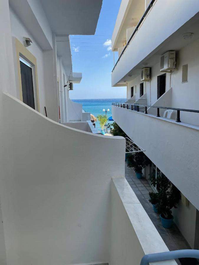 Ferienwohnung Giant Woman Tsoútsouros Exterior foto